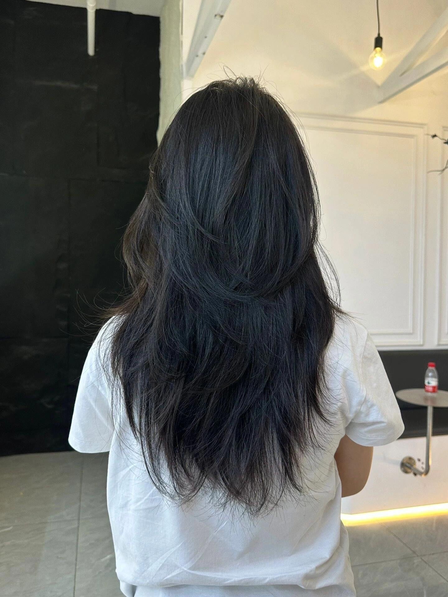 自然蓬松有型,中长发
女生建议焊死
不烫不染也能美上天,发尾超大