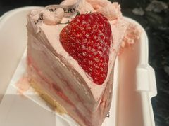 草莓千层-日禾日尝鲜活面包(武商Mall店)