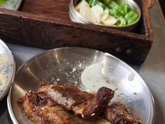 -围炉肉舍•炭烤活鳗•丹东海鲜烤肉(步行街店)