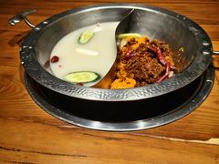-东巴婆婆云南鱼豆花火锅(大东门店)