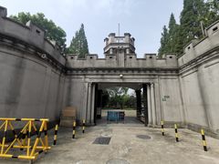 -龙华烈士纪念馆-停车场