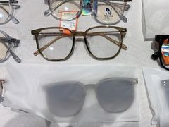-零度眼镜·宝视友·蔡司依视路(吾悦花街店)