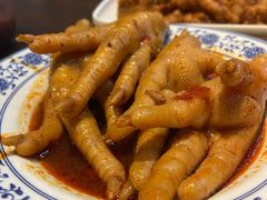 -爆炸头阿姨小四川正宗川味小吃(无任何分店)