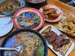 -爆炸头阿姨小四川正宗川味小吃(无任何分店)