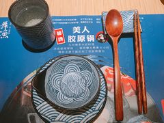 餐具摆设-舞漁日料美人胶原锅(陆家嘴中心店)
