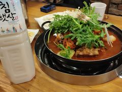 土豆排骨火锅-喇喇排骨火锅·传统韩式脊骨汤(望京西园总店)