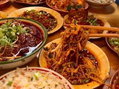 -拈签一笑黄牛肉辣卤串串
