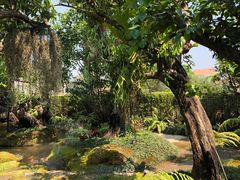 -Chom Cafe and Restaurant