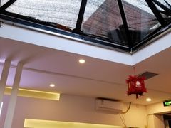 -毛辣果·贵州红酸汤牛肉火锅(西单店)