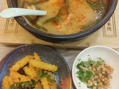 -花馬肆.云南过桥米线(汉神购物广场现场熬汤店)
