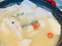 酸汤煮嫩滑鱼片-小大董·烤鸭(观景餐厅·南京西路店)