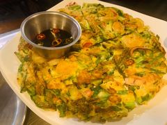 海鲜葱饼-富乐满韩国正宗炸鸡韩国料理(虹泉路店)