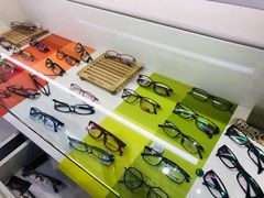 -提一眼镜·蔡司·依视路(小寨店)
