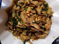 石榴花炒肉-乡绅本色白家厨坊