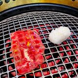 第一次在电车里吃烤肉太有意思了