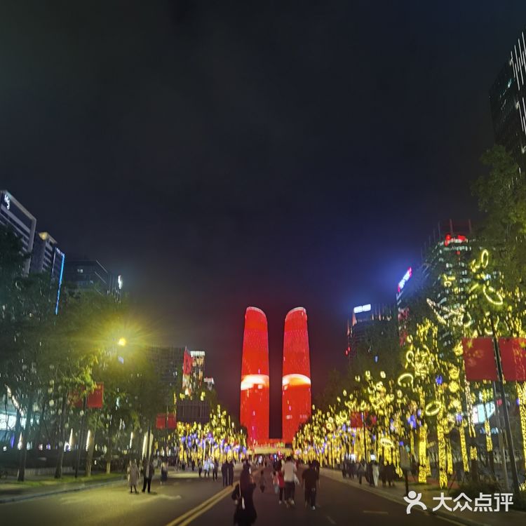 金融城双子塔成都新地标[胜利]