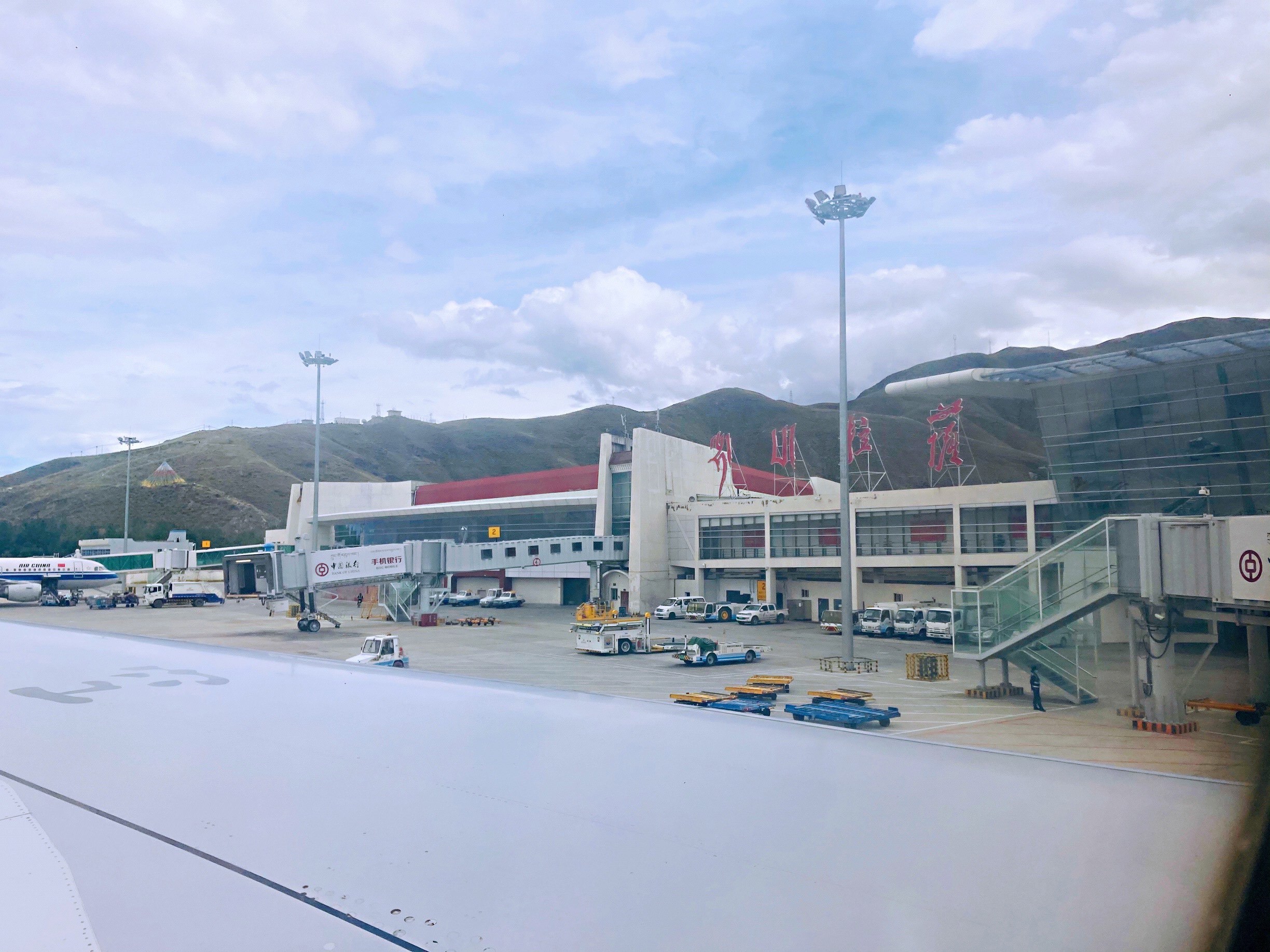 拉萨贡嘎机场是海拔最高的机场,机场规模真