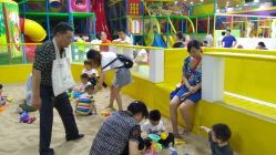 点击看大图 -维佳童话镇演出现场(徐东店)