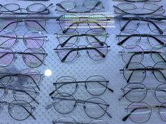 -臻美视爵眼镜·明月·依视路·蔡司折扣店(广渠门店)