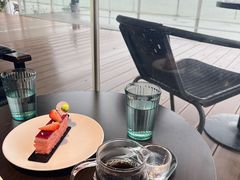 靠窗位-游心咖啡(青山滨江店)
