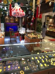 -灵彩珠宝(朗香街店)