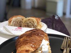 牛角包烧麦-不正咖啡(万达尊店)