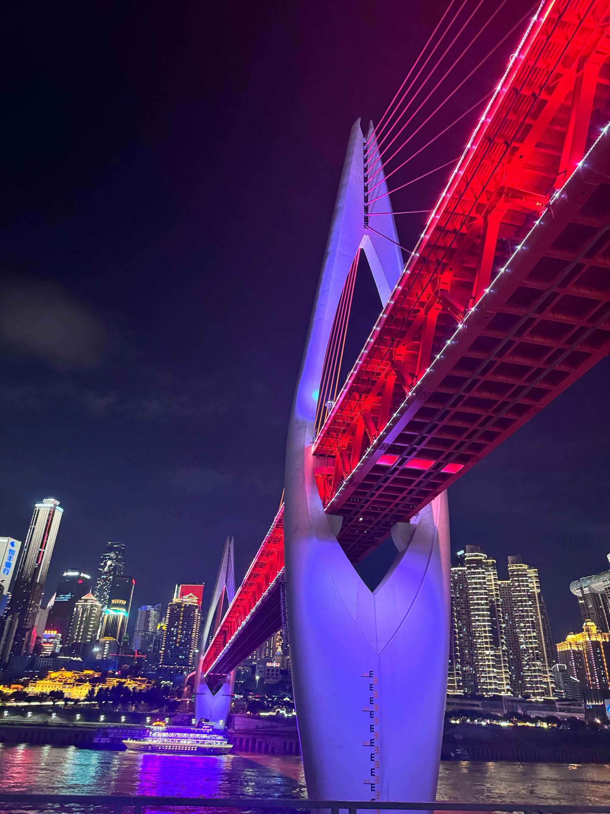 重庆的夜景🎑,还得是南滨路,夜晚灯火通明,东水门大桥,解放碑cbd,尽