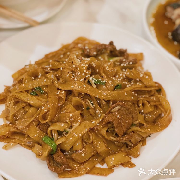 下了班跟朋友约在一起吃黑松露烧鹅，团购的双人餐很划算