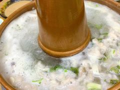 -洞庭洲·防空洞火锅·铜锅涮肉·烧烤(新百广场店)