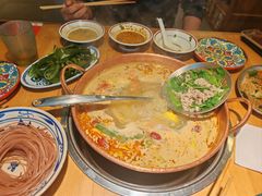 -洱火云南酸菜牛肉火锅(石景山当代商城店)