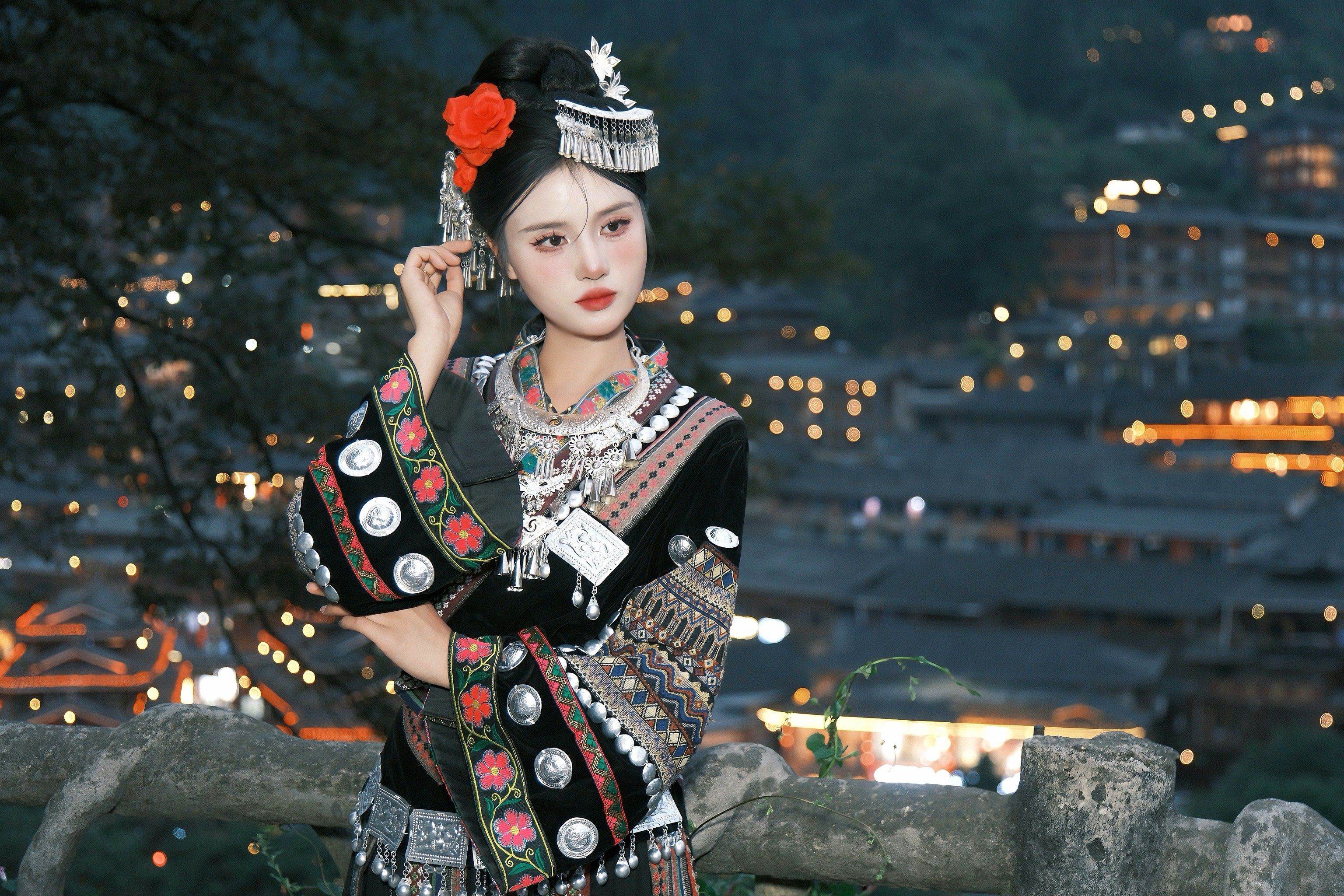 在西江千户苗寨299下车的苗服写真