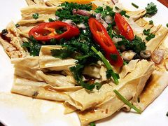 捞起腐竹-粤秀古树庄园