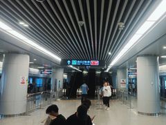 -新百广场(地铁站)