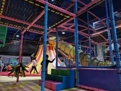 -兔子坡亲子儿童乐园(东方商厦店)