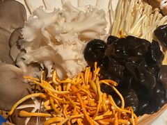 -尚尚仙·酸汤猪手·猪肚鸡火锅(华联万柳购物中心店)