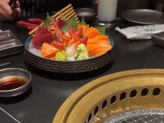 -山川小町·极番烧肉(新地假日广场店)