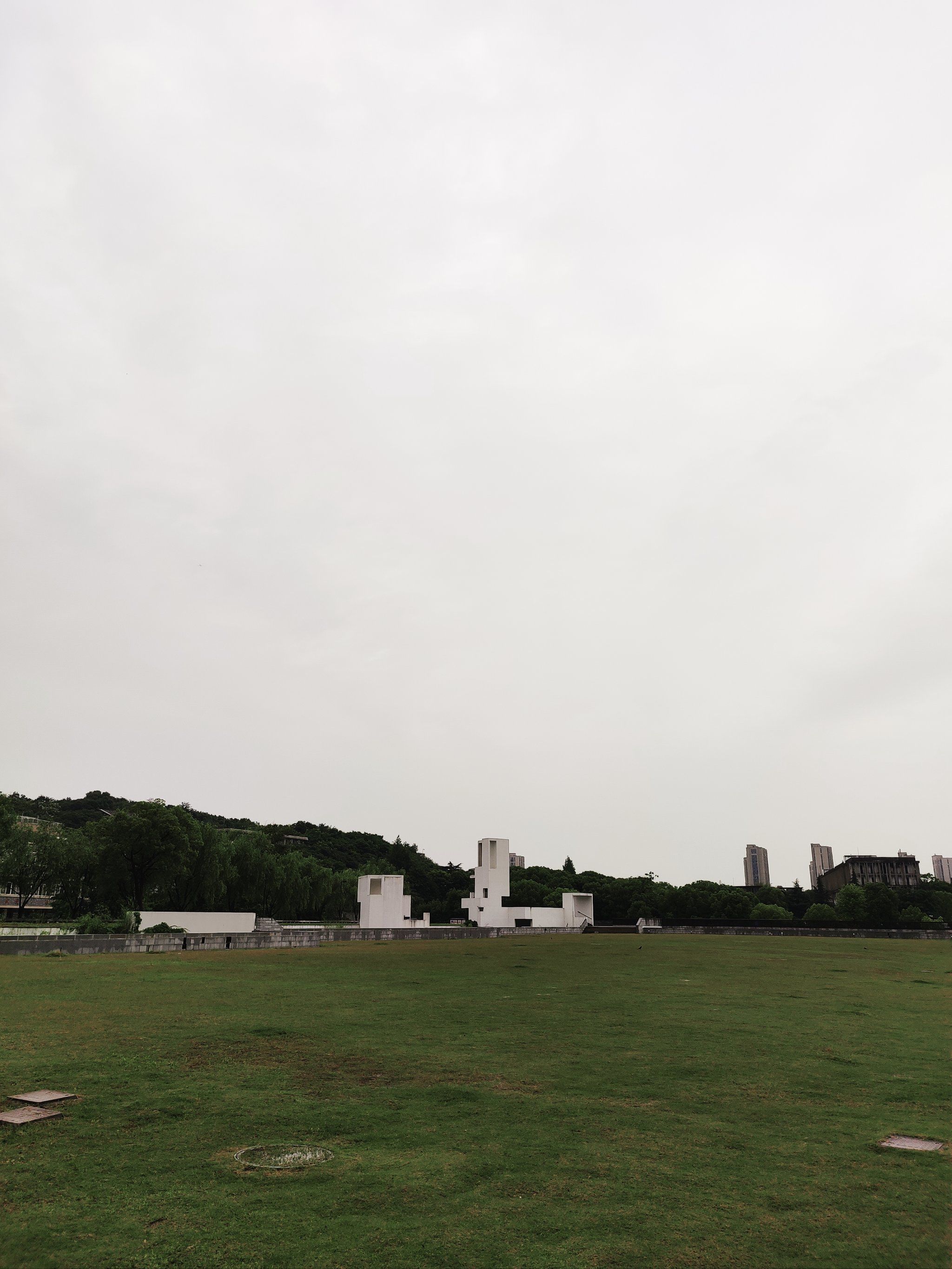 转塘艺创小镇,居然还有这么一大片草坪啊!