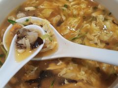 酸辣什锦海鲜汤-李连贵酒家熏肉大饼(昆明街店)