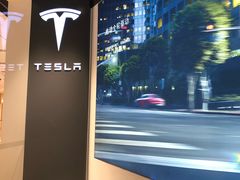 -TESLA 特斯拉(上海太古汇体验店)