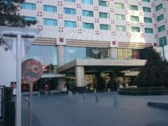 大门-王府半岛酒店