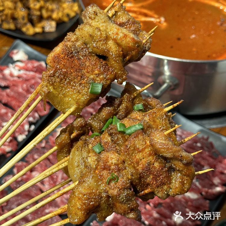 这锅颜色艳丽的酸汤牛肉我爱啦！！！