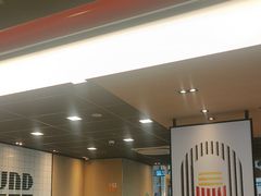 -麦当劳(轻轨曹杨路店)