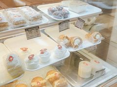 -白玉兰食品甜凤店(合生汇店)