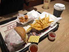 -The Habit Burger Grill 哈比特汉堡(复兴soho店)