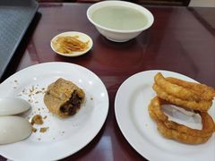 焦圈-聚德华天护国寺小吃(甜水园店)