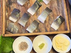 -围炉肉舍•炭烤活鳗•丹东海鲜烤肉(步行街店)