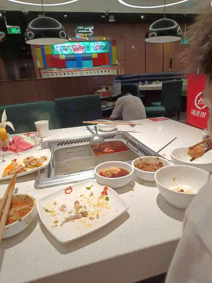 海底捞火锅(银泰百货下沙店)-"海底捞的服务,能让你觉得自己是重量级