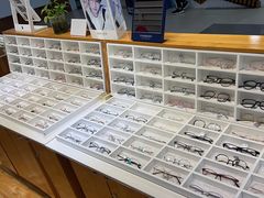 -MiRi眼镜连锁·蔡司·尼康控优点合作店(莘庄店)