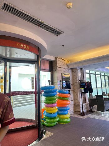 周六可以待一天，还能连吃4顿自助餐 • 开餐的点会排队