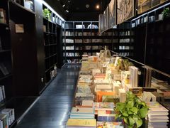 -钟书阁(松江泰晤士小镇店)